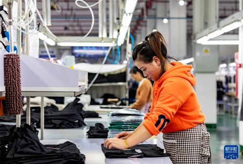 全力趕訂單 年末生產忙 服飾研發(fā)